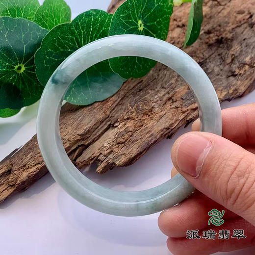 派瑞翡翠 翡翠手镯 糯种 浅绿 商品图3