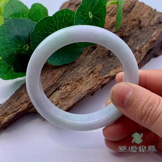 派瑞翡翠 翡翠手镯 糯种 浅绿 商品图3