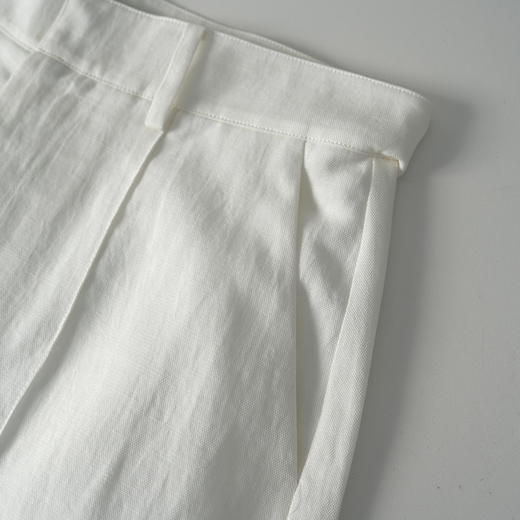VIMAGE纬漫纪2026夏季新款莱赛尔亚麻高腰直筒白色休闲通勤显瘦短裤V2505225 商品图3
