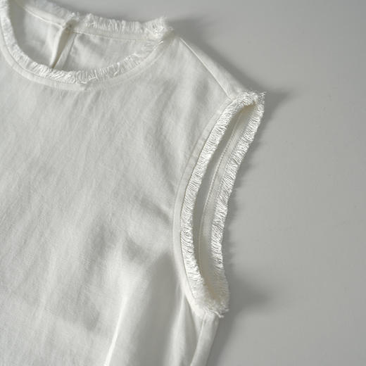 VIMAGE纬漫纪2026夏季新款莱赛尔亚麻通勤时尚显瘦无袖上衣V2513235 商品图3