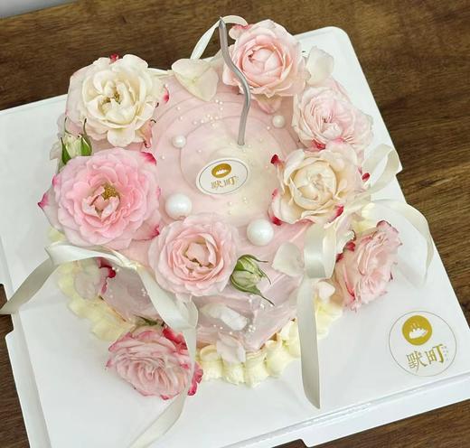 粉色爱心鲜花蛋糕 商品图1