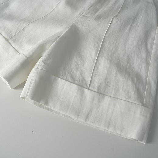 VIMAGE纬漫纪2026夏季新款莱赛尔亚麻高腰直筒白色休闲通勤显瘦短裤V2505225 商品图5