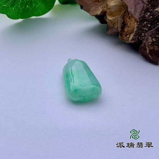 派瑞翡翠 翡翠挂件 糯种 浅绿 商品图2
