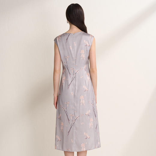 EITIE爱特爱气质圆领中式印花温柔收腰无袖缎面连衣裙2026夏新款 商品图4