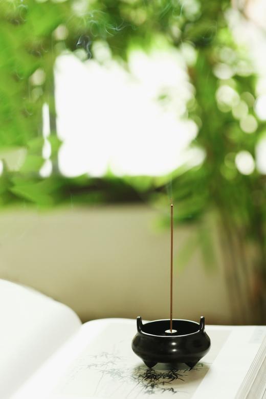 紫光檀°冲耳三足香炉 商品图3