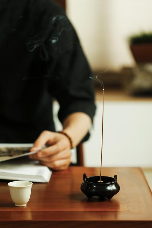 紫光檀°冲耳三足香炉 商品图0