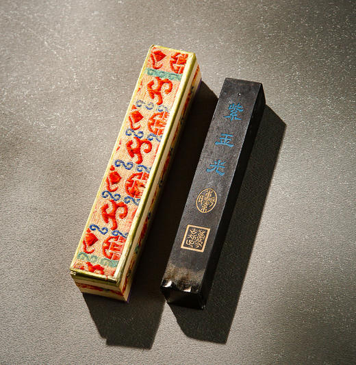 清代曹素功造“紫玉光”老墨（单锭，重二两，有使用痕迹） 商品图0