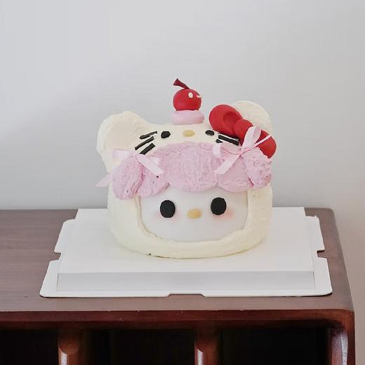 P030“白色带帽kitty猫” 手绘立体蛋糕 商品图0