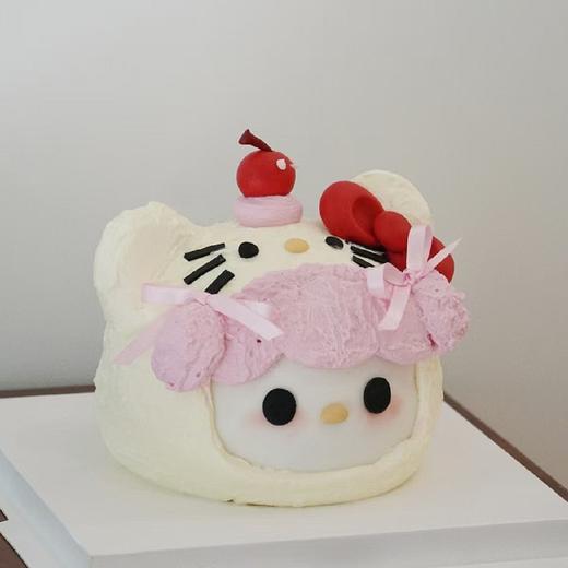 P030“白色带帽kitty猫” 手绘立体蛋糕 商品图1