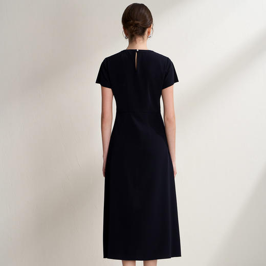 EITIE爱特爱简约不对称捏褶珍珠扣开叉飞飞袖连衣裙2026夏季新款B2607216 商品图5