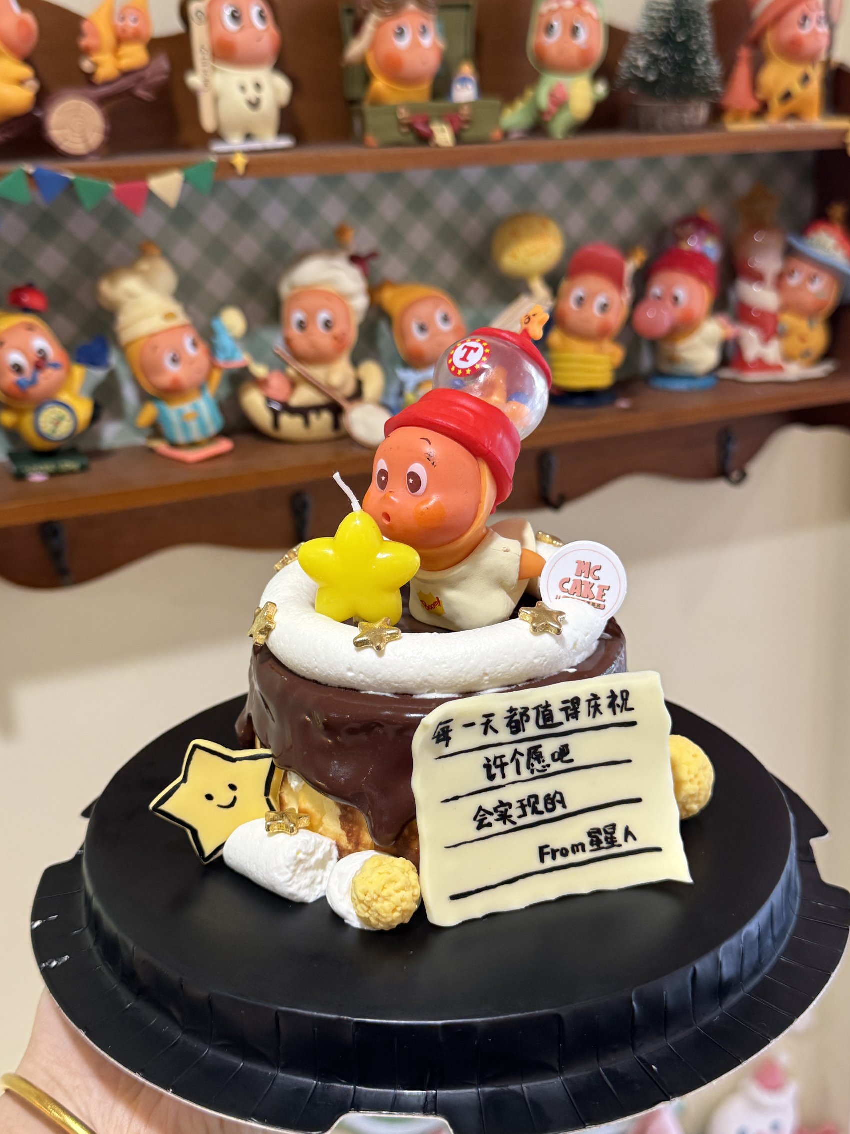 星星人玩具巴斯克蛋糕（提前24小时预定）