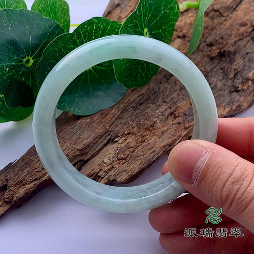 派瑞翡翠 翡翠手镯 糯种 浅绿 商品图3