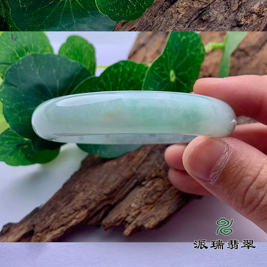 派瑞翡翠 翡翠手镯 糯种 浅绿 商品图2