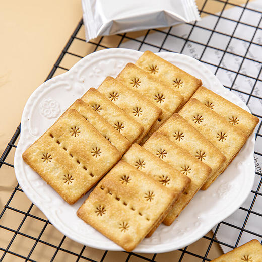 品味本铺黑蒜味猪肉松夹馅饼干300g 商品图1