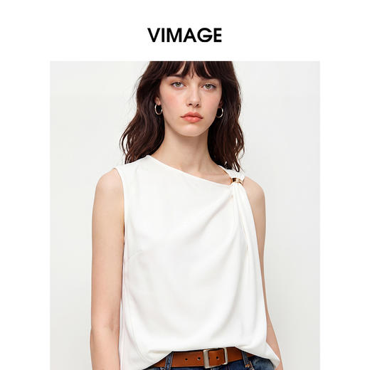 VIMAGE纬漫纪2026夏季新款斜肩设计感修身显瘦无袖T恤V2502106 商品图2