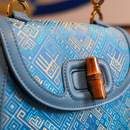 壮锦蓝色风蝶纹旗袍包 商品图1