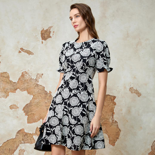 EITIE爱特爱气质高级感圆领收腰短裙浪漫印花连衣裙夏季新款8207953 商品图1