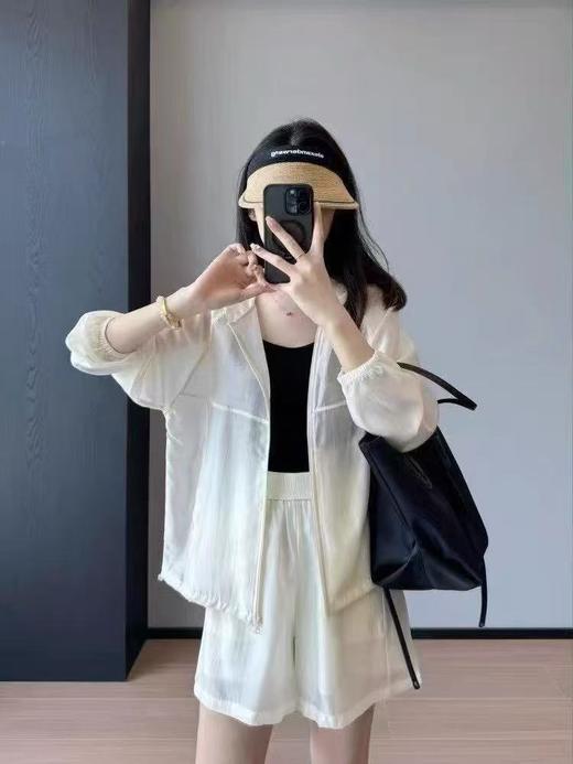 薄如蝉翼【自营】2755天丝云感泡芙衣 84%莱赛尔轻薄防晒单件外套-喜出 商品图2