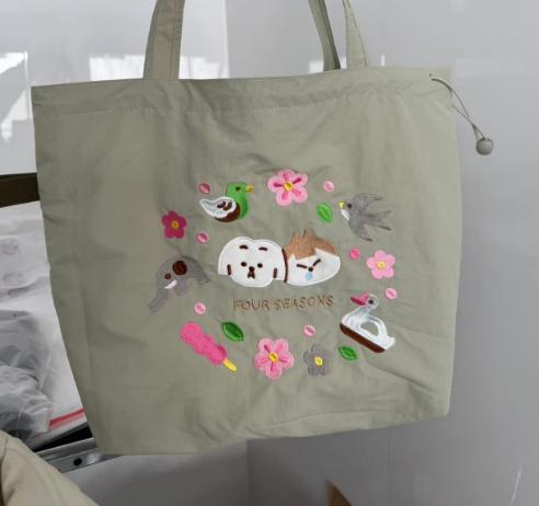 四季礼物单肩挎包 商品图3