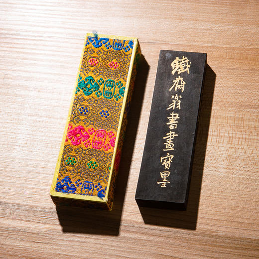 70年代初期上海墨厂制“铁斋翁书画宝墨”（无打码，二两，单锭） 商品图0