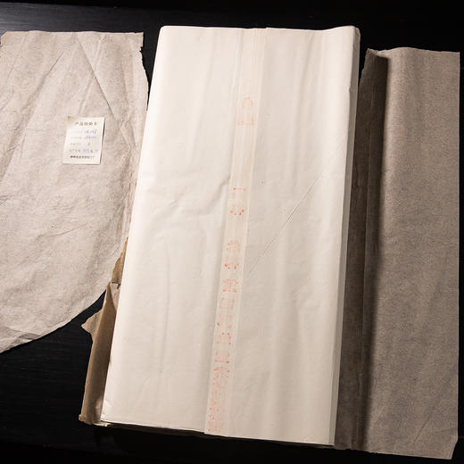 1989年鸡球副牌重四尺棉料老宣纸（一刀100张） 商品图2