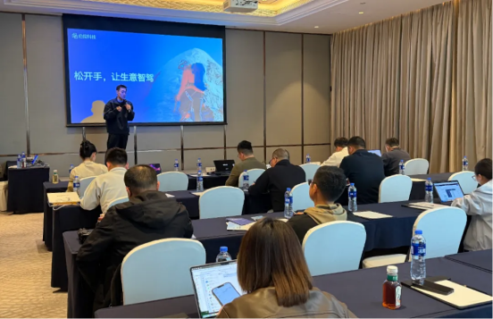 AI 赋能沙龙加我推荐官：品牌AI可见性获客路径